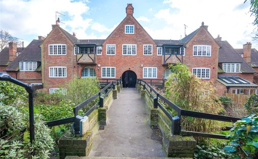 Apartment in Colney Hatch, Barnet, England 1