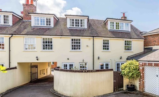 Townhouse in Parklands, Chichester, England 1