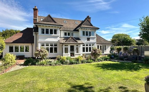 Haus in Milford-on-Sea, England 1