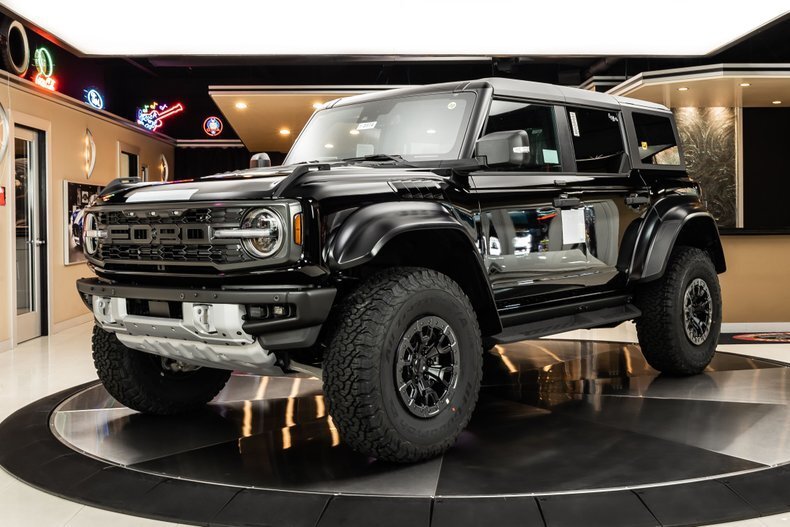 Suv in Plymouth, United States 1 - 18754366