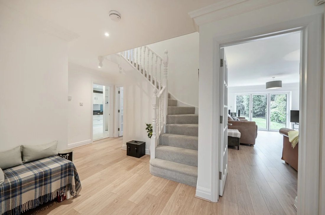 Haus in Rydens, Elmbridge, England 2 - 18760979