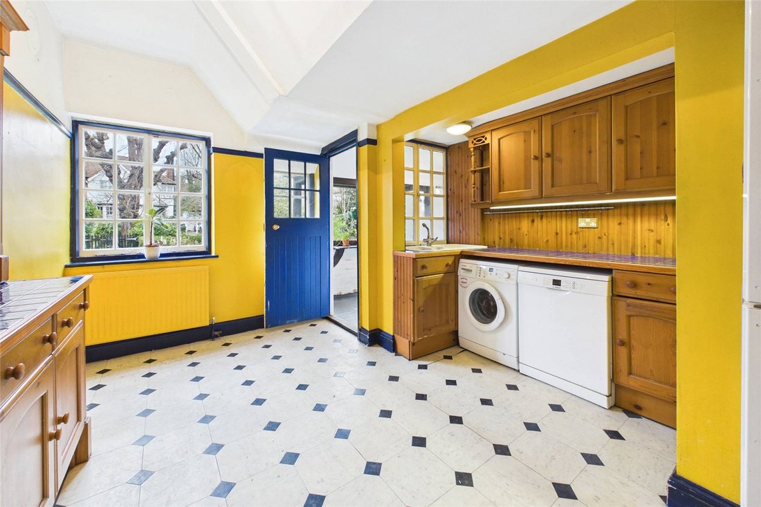 Apartment in Colney Hatch, Barnet, England 5 - 18761235