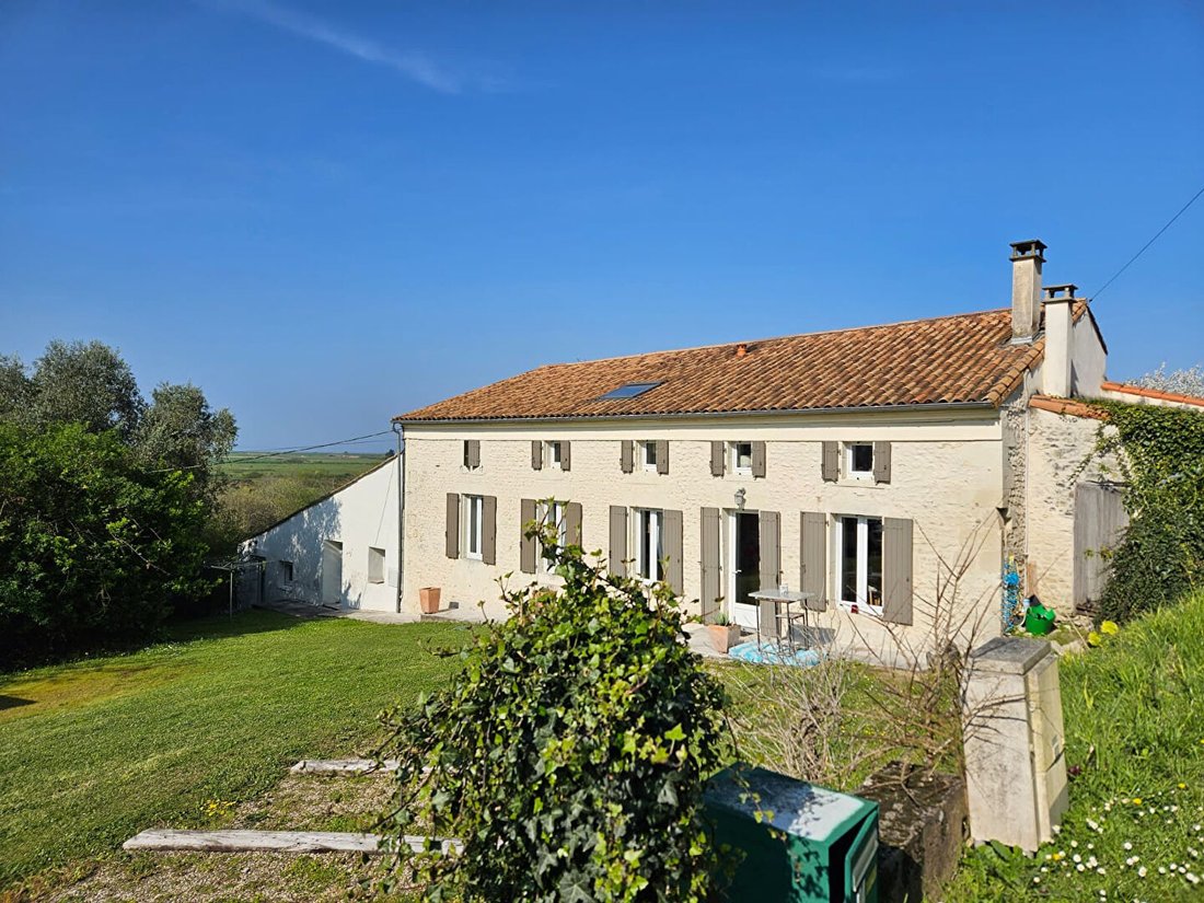 Villa en Saint-Dizant-du-Gua, Nueva Aquitania, Francia 1 - 18575254