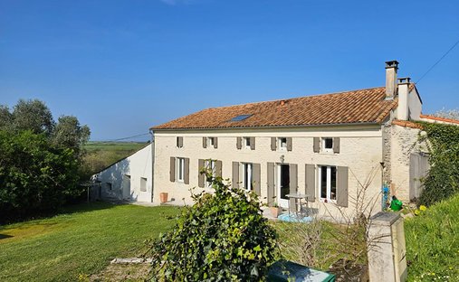 Villa à Saint-Dizant-du-Gua, Nouvelle-Aquitaine, France 1
