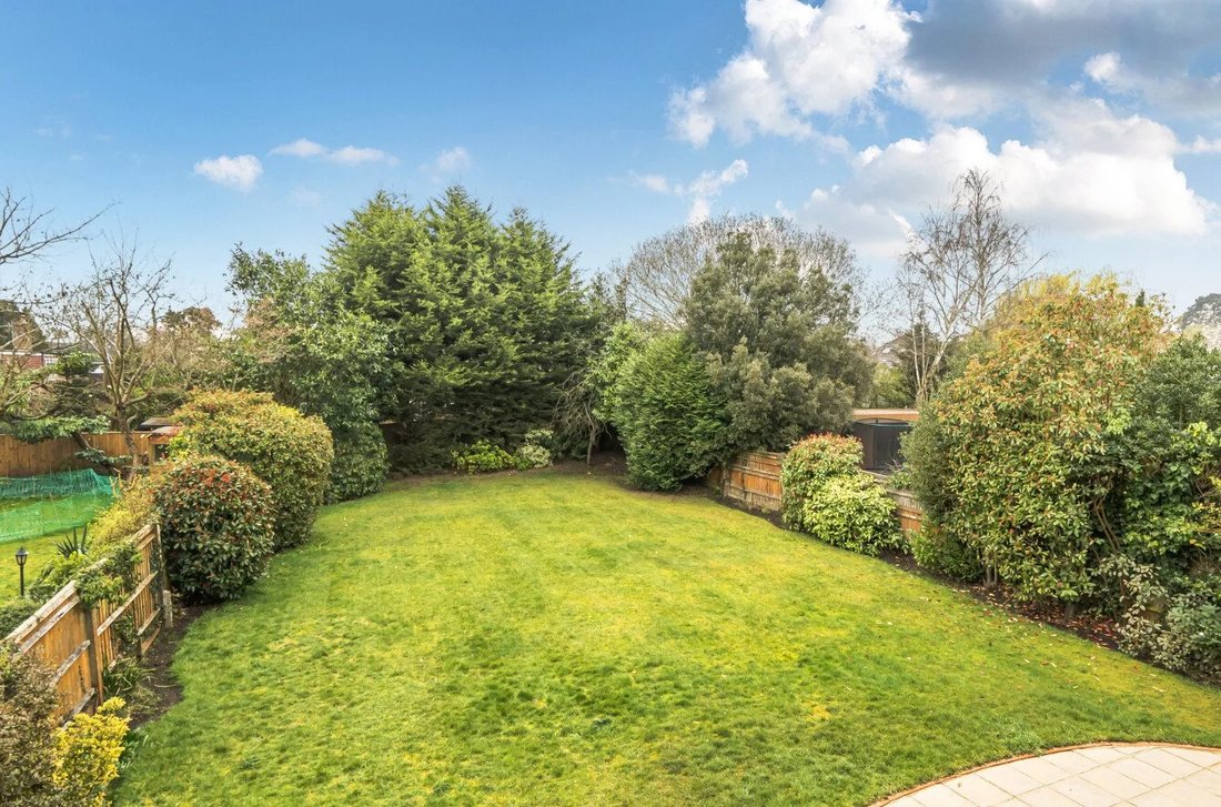 Haus in Rydens, Elmbridge, England 1 - 18760979