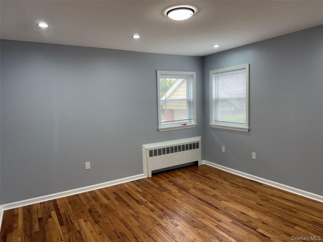 Valley Stream, New York, United States 5 - 18752440
