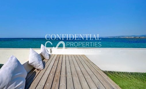 Villa in Six-Fours-les-Plages, Provence-Alpes-Côte d'Azur, France 1