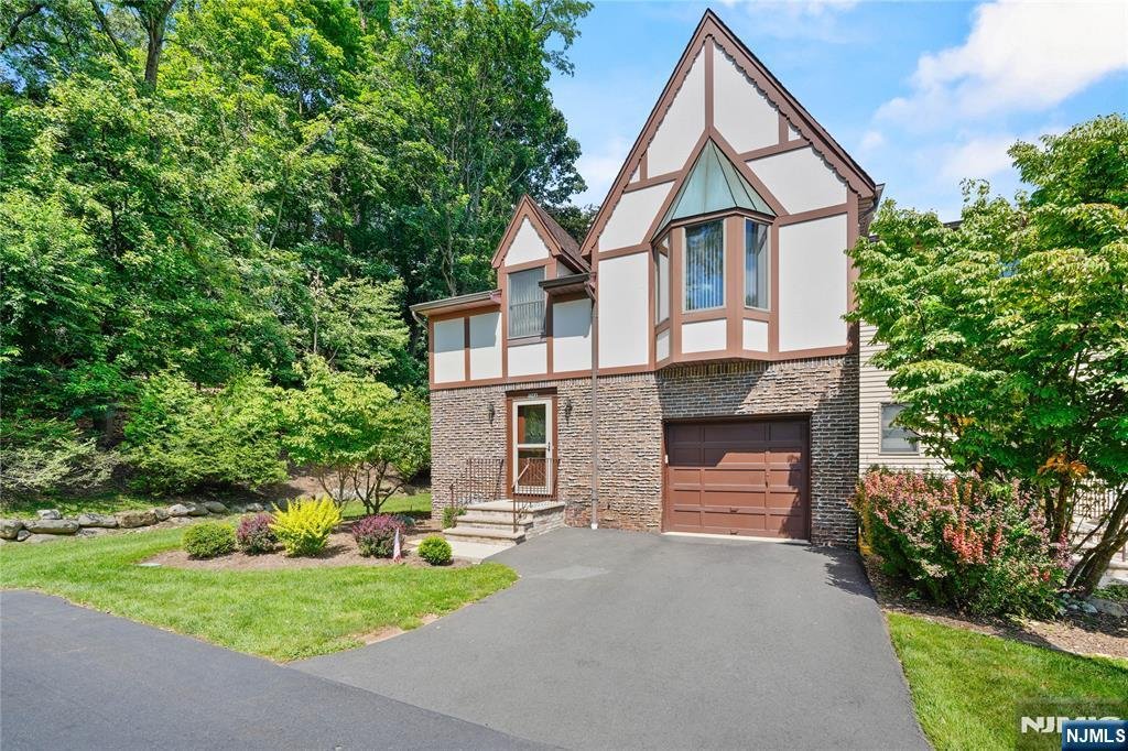 Condo in Montvale, New Jersey, United States 1 - 18749675