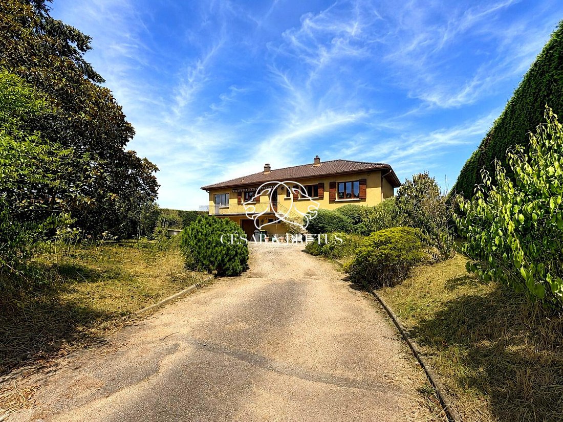 Villa in La Tour-de-Salvagny, Auvergne-Rhone-Alpen, Frankreich 1 - 18385013