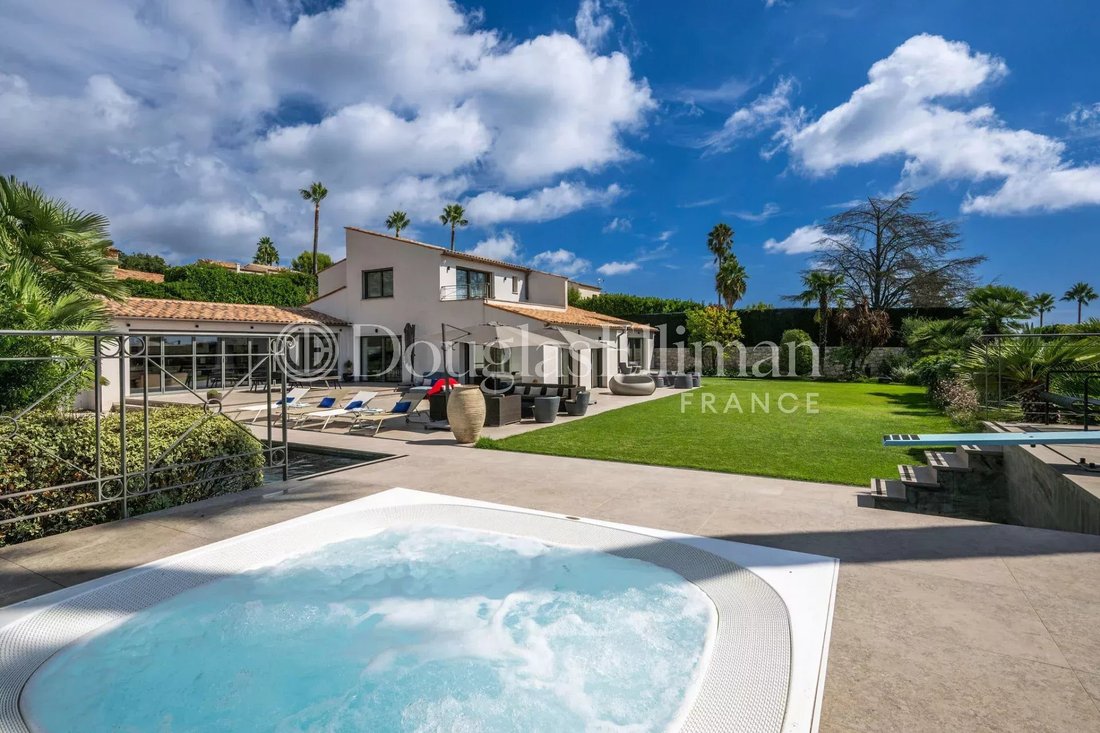 Villa in Route de Grasse, Villeneuve-Loubet, France 2 - 16183414
