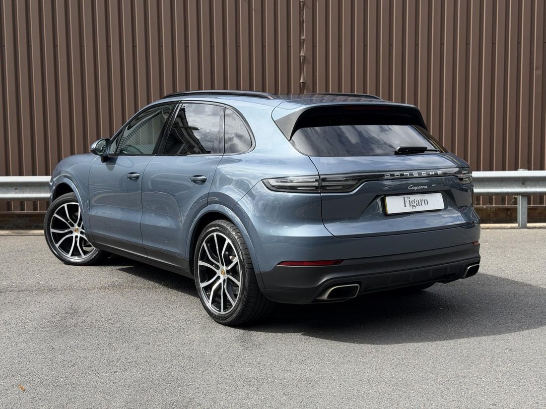 Suv in Felbridge, United Kingdom 3 - 18755751