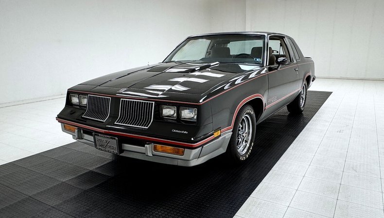 Coupe in Morgantown, United States 1 - 18757091