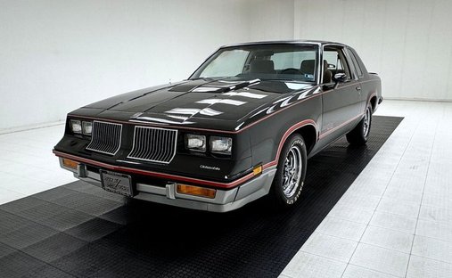 44 291 Miles/Long Term Owner/Garage Kept/NM 307ci V8/NM 200R4/Lightning Rods in Morgantown, United States 1