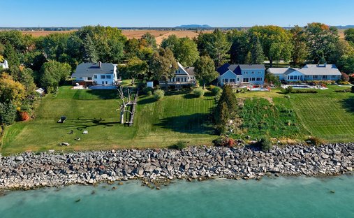 House in Verchères, Quebec, Canada 1