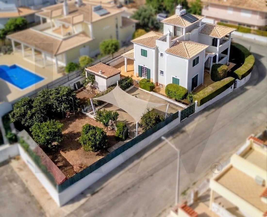 Townhouse in Alvor, Algarve, Portugal 1 - 17594816