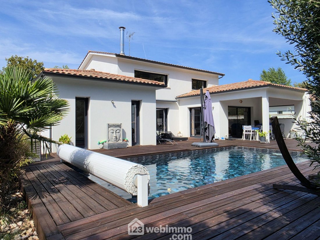 Villa à Le Pian-Médoc, Nouvelle-Aquitaine, France 1 - 18756240