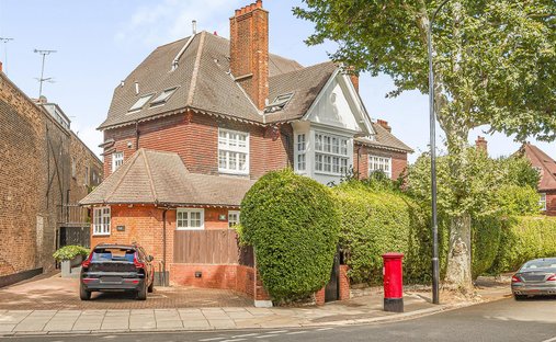 Apartment in Belsize Park, Camden, England 1