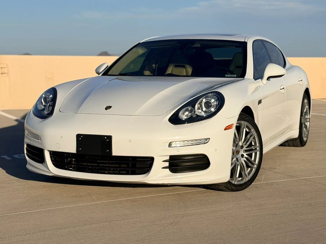 Sedan in Scottsdale, AZ, United States 2 - 18757512