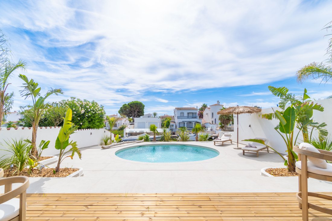 Villa in Empuriabrava, Catalonia, Spain 2 - 18336768