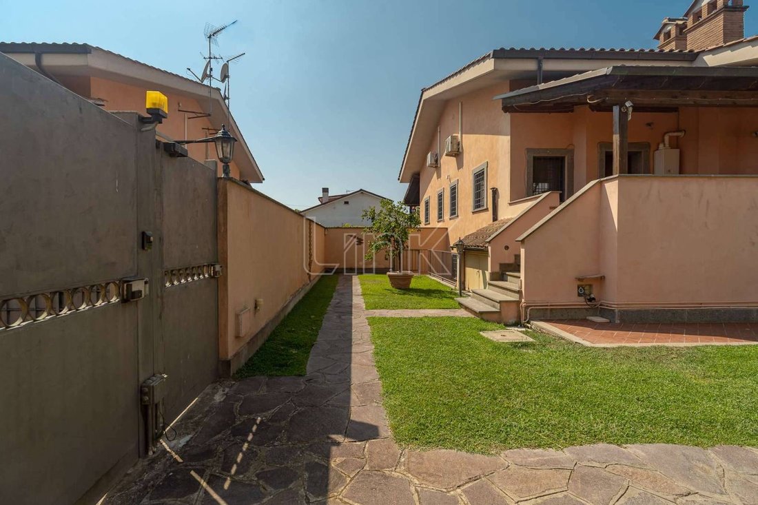 Villa in Infernetto, Rome, Lazio 3 - 18761618