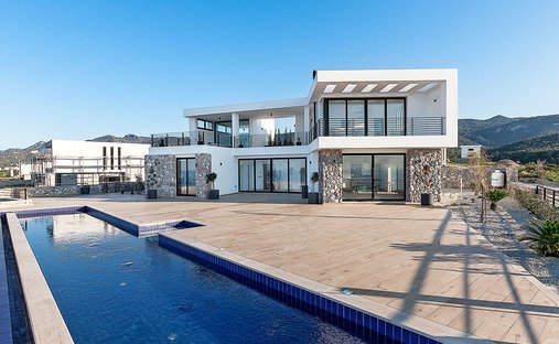 Villa in Kyrenia, Cyprus 1