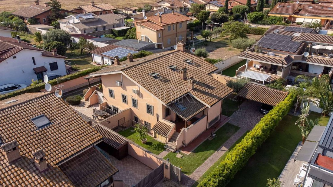 Villa in Infernetto, Rome, Lazio 1 - 18761618