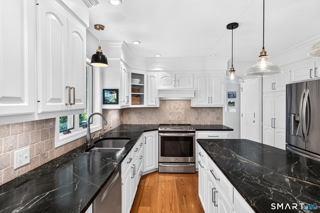 House in Simsbury, Connecticut, United States 5 - 18761504