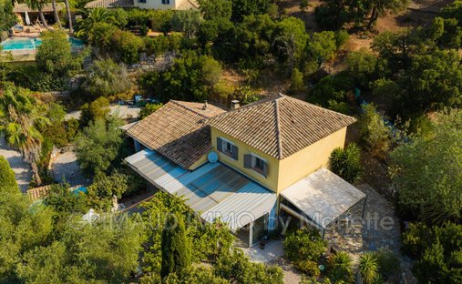 Villa in Ville-Les Saquedes-Le Bouillonnet, Sainte-Maxime, France 1