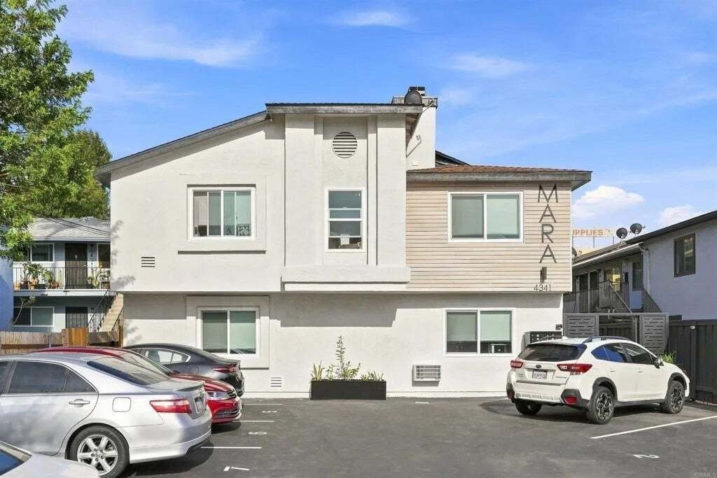San Diego, California, United States 2 - 18765010