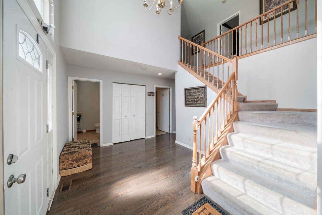House in Streamwood, Illinois, United States 2 - 18765110