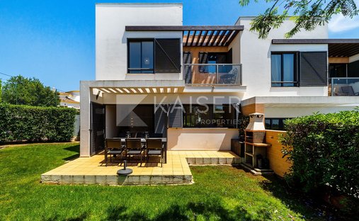 Townhouse en Praia dos Pescadores, Olhos de Agua, Portugal 1