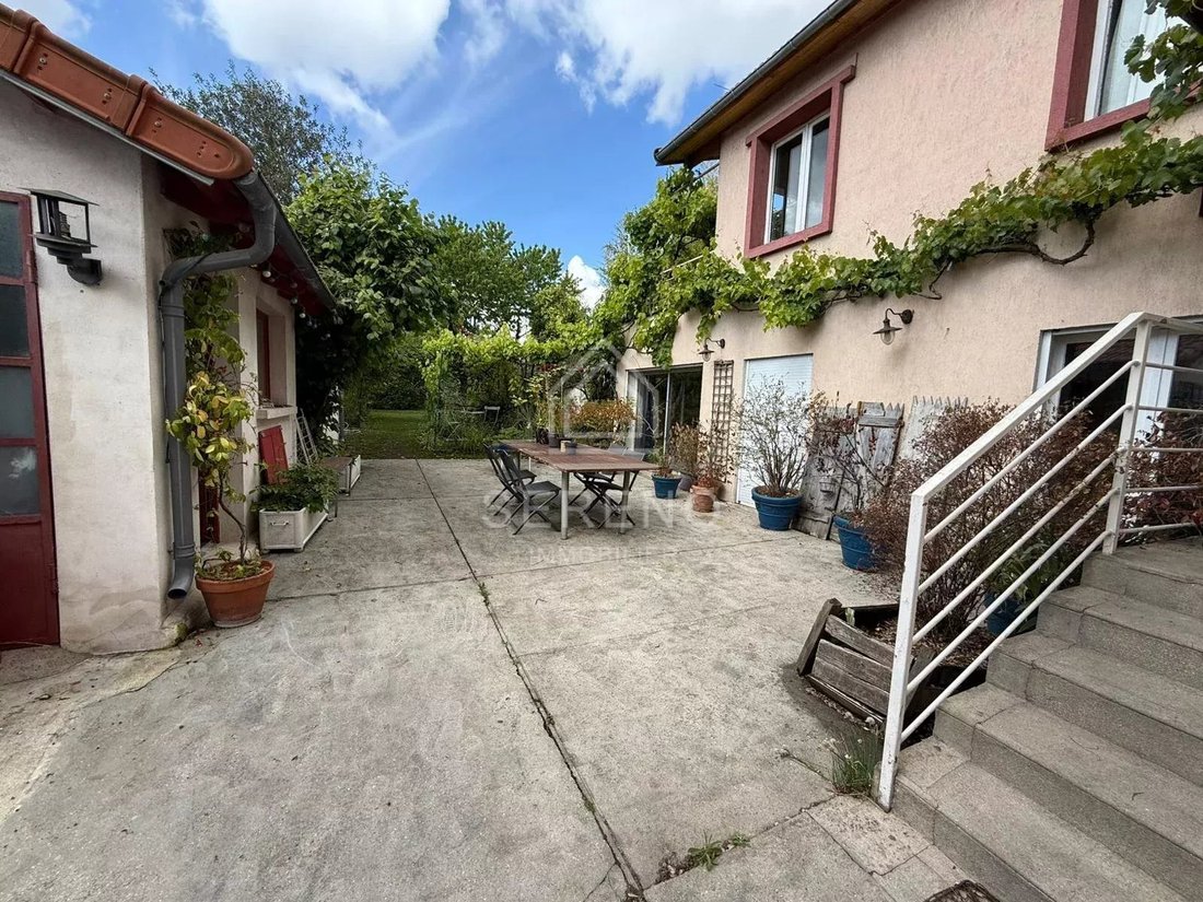 House in Arrondissement of Bobigny, Ile-de-France, France 1 - 18763249
