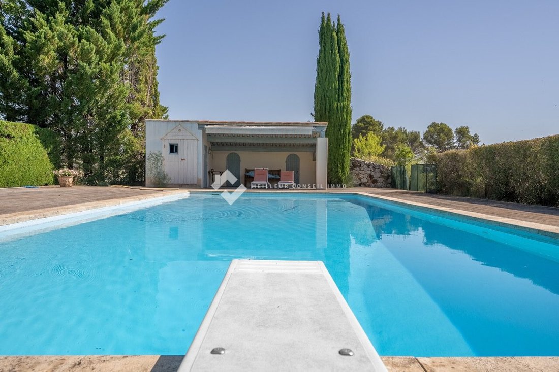 Country House in Jouques, Provence-Alpes-Côte d'Azur, France 4 - 18766252