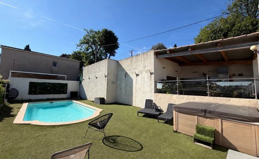 Villa à Village, Villeneuve-Loubet, France 1