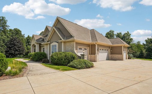 House in Pewaukee, Wisconsin, United States 1