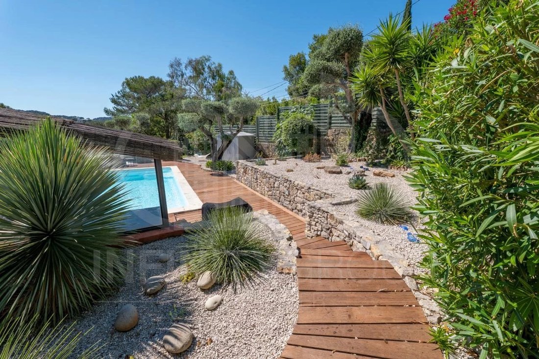 House in Le Cannet, Provence-Alpes-Côte d'Azur, France 3 - 17245935