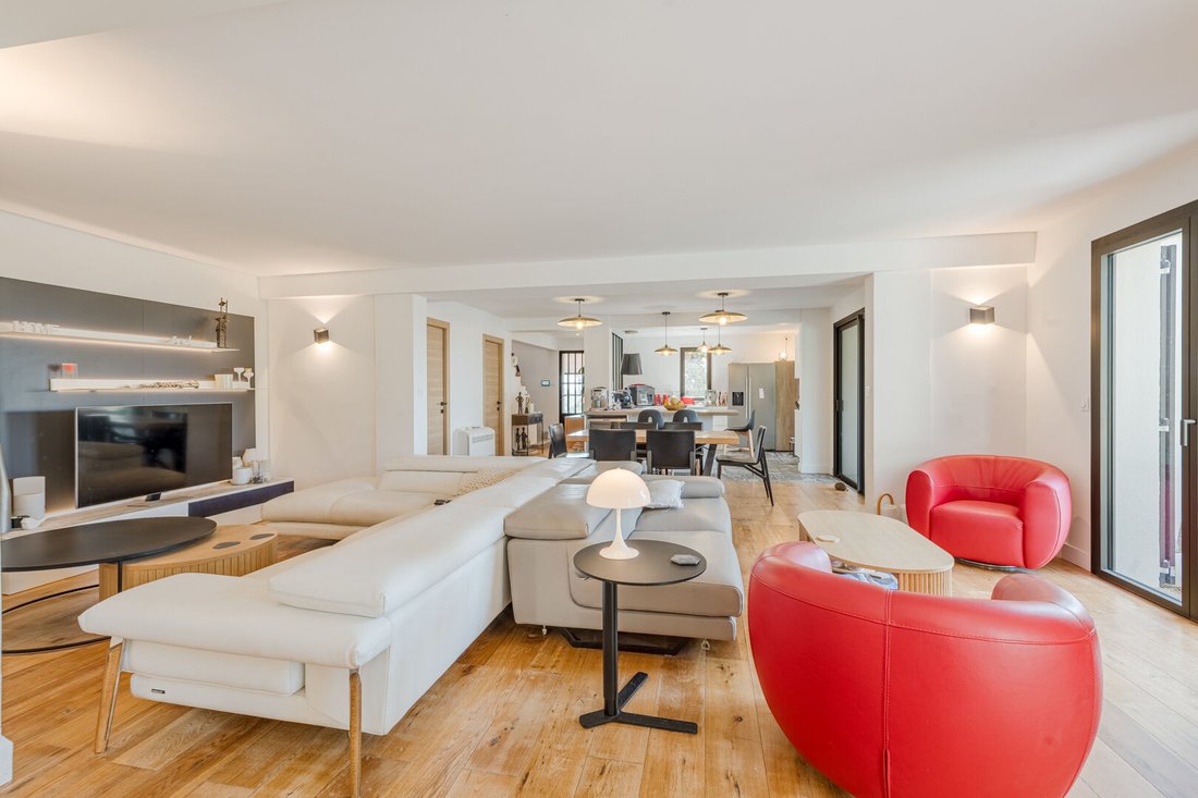 Villa in Plateau Notre Dame Nord, Saint-Raphaël, France 3 - 18765927