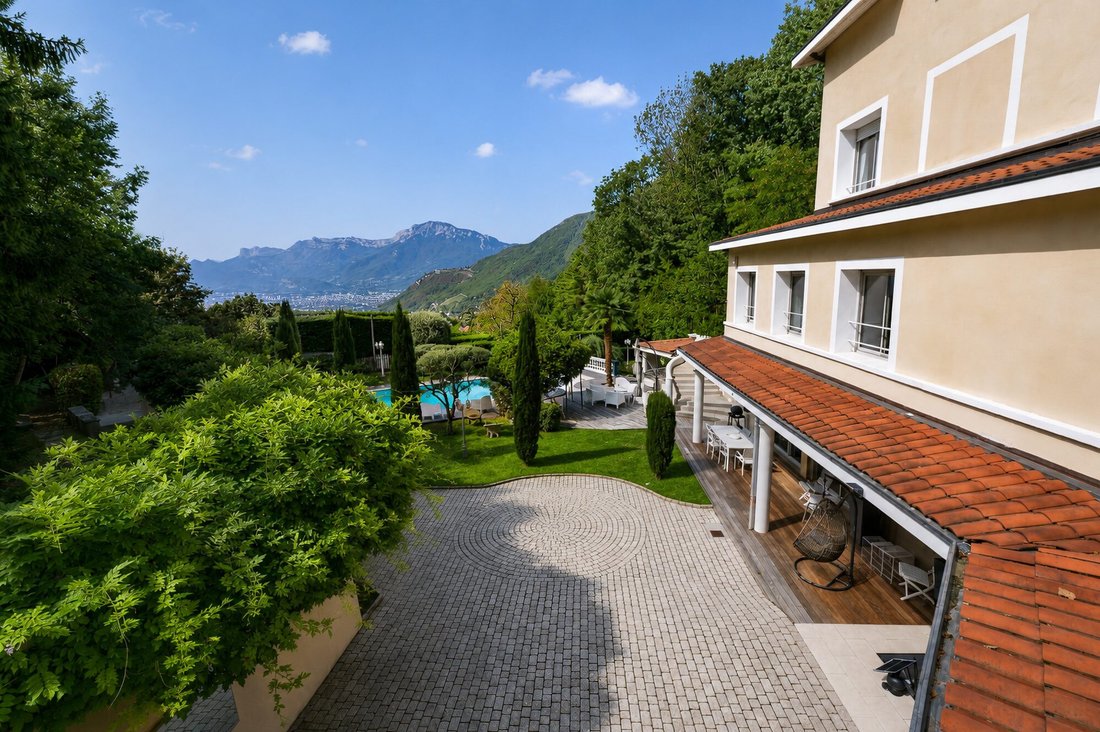 Villa a Corenc, Auvergne-Rodano-Alpi, Francia 3 - 18766415