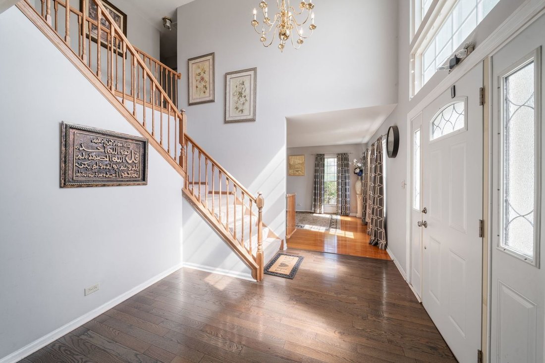 House in Streamwood, Illinois, United States 3 - 18765110