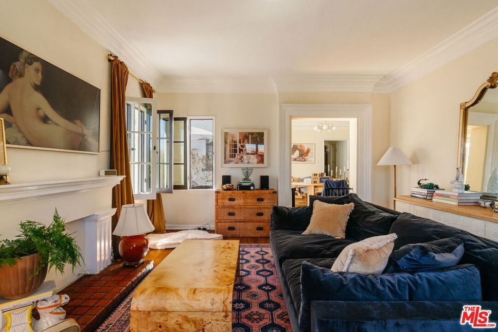 West Hollywood, California, United States 5 - 18764790