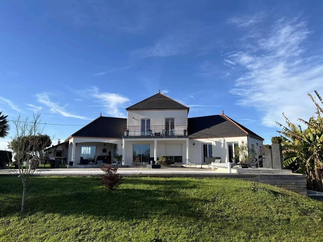 Villa en Nay, Nueva Aquitania, Francia 1 - 18761744