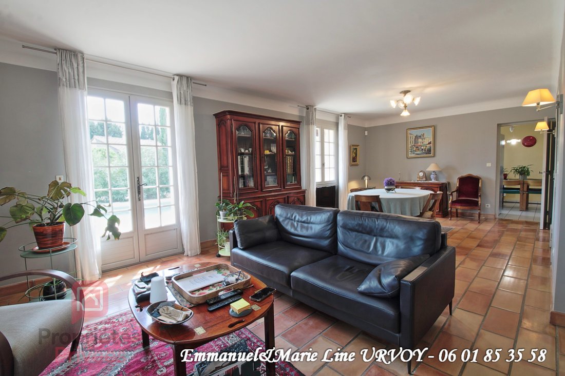 Villa in Barbentane, Provence-Alpes-Côte d'Azur, France 2 - 18765947