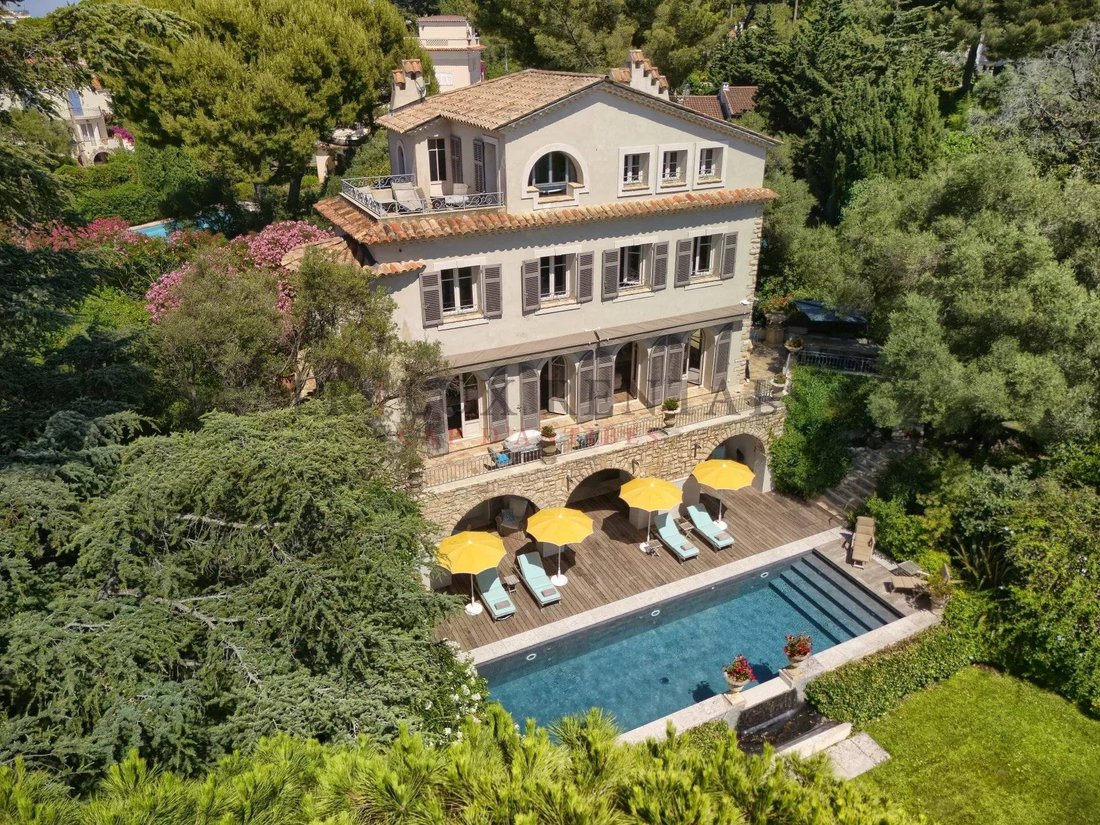 Villa a Les Bastides, Antibes, Francia 1 - 15849436