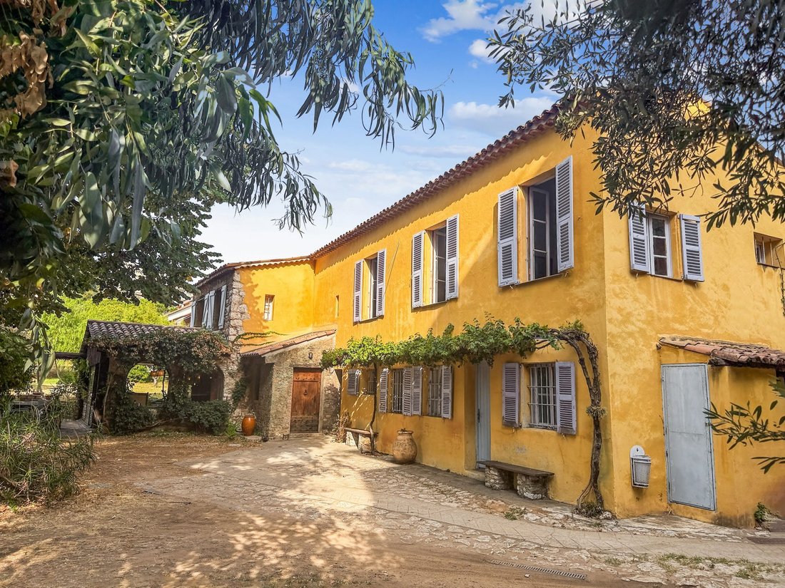 Maison à Saint-Laurent-du-Var, Provence-Alpes-Côte d'Azur, France 1 - 18765560