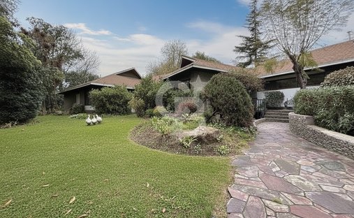 House in Vitacura, Santiago Metropolitan Region, Chile 1