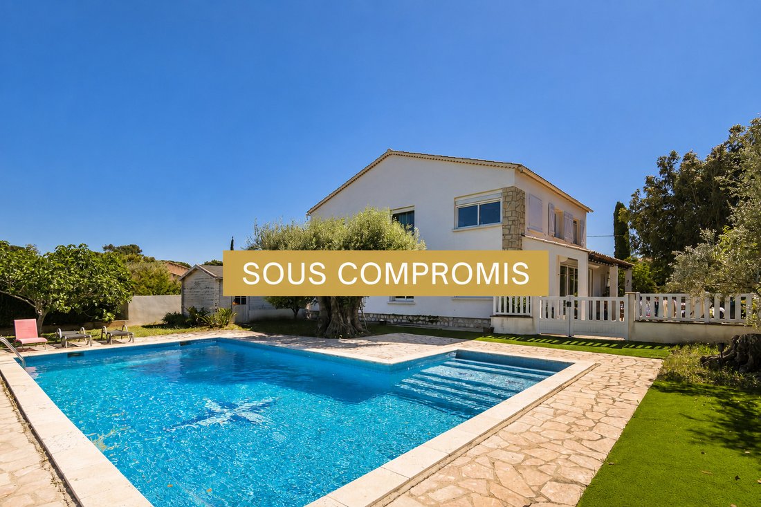 House in Six-Fours-les-Plages, Provence-Alpes-Côte d'Azur, France 1 - 18584287