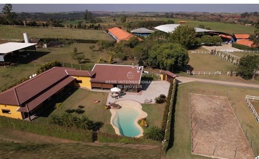 Corps de ferme à Quadra, São Paulo, Brésil 1
