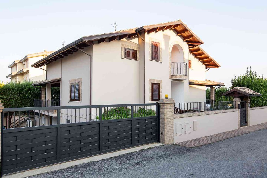 Villa in Collecorvino, Abruzzo, Italy 4 - 18436406