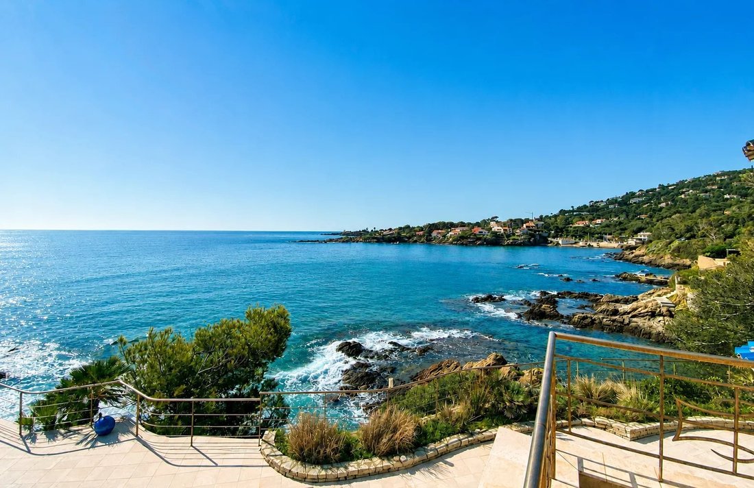 Villa in Les Issambres, Roquebrune-sur-Argens, France 5 - 18762603
