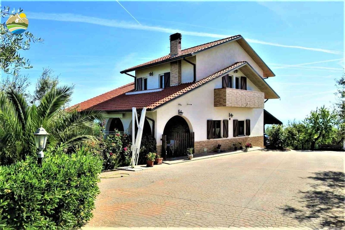 Villa in Pineto, Abruzzo, Italy 1 - 15412144